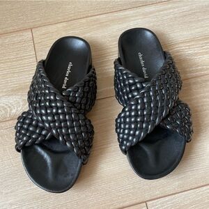 Charles David Defend Woven Leather Slide
Sandals Black Size 6